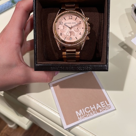Michael Kors watch with extra links - Picture 3 of 3